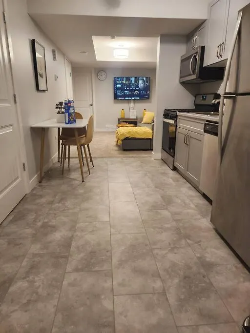 Deluxe 2 Bedroom Suite With*Netflix/Cable/Prime Edmonton Holiday home